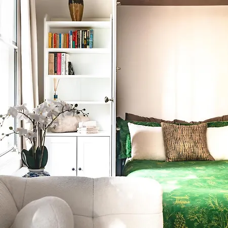 A Modern Luxury Studio Лондон Экстерьер фото