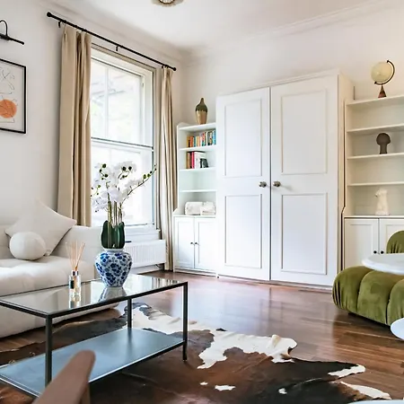 A Modern Luxury Studio Лондон Экстерьер фото