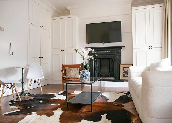 A Modern Luxury Studio